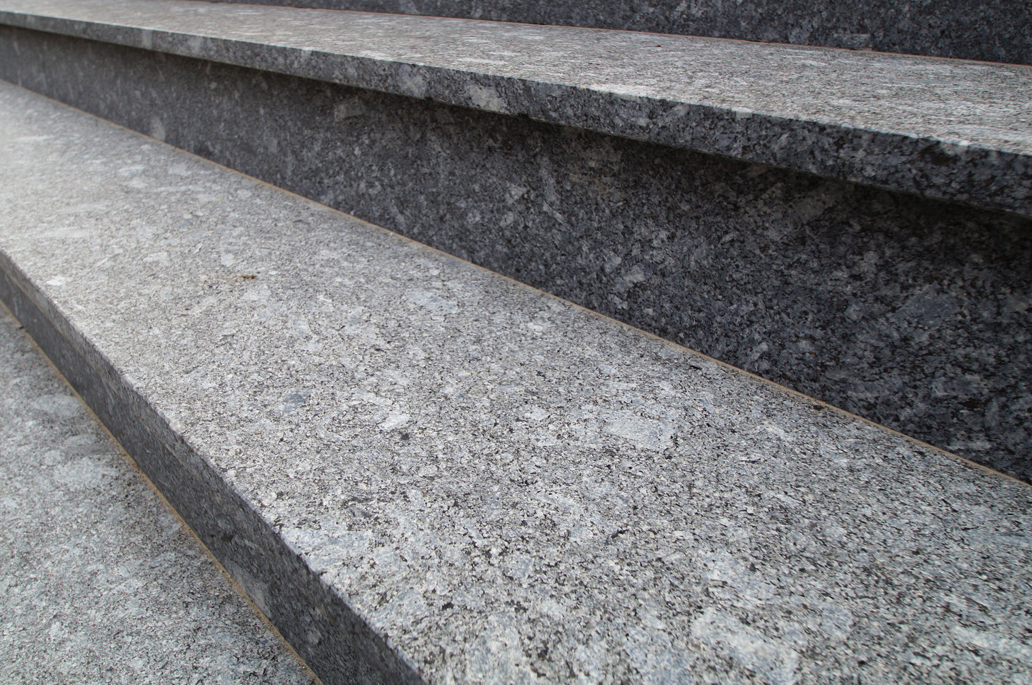 Window sill granite Bianco Sardo Light 2 cm thick