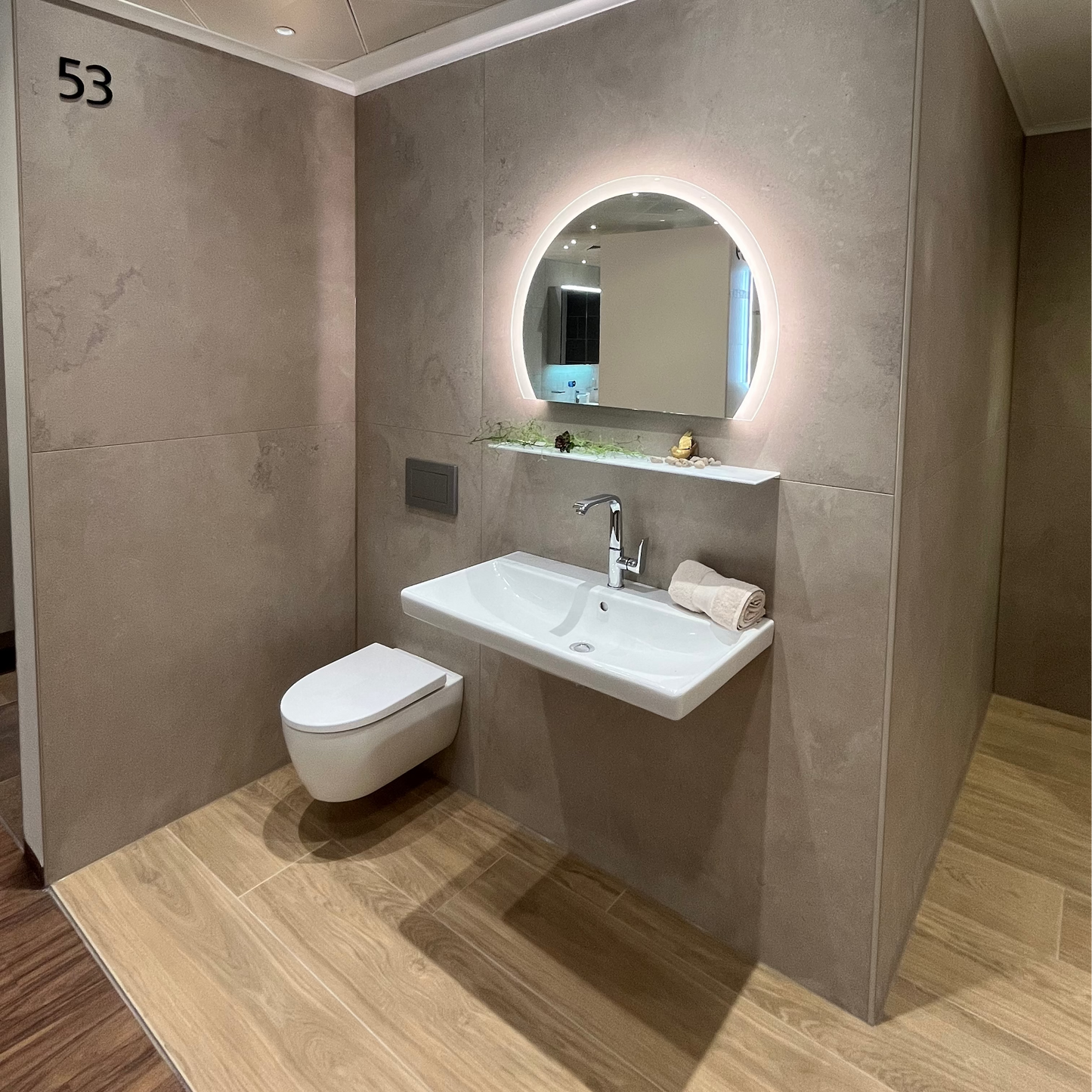 Serie Portlandstone Kalon und Lin Pamesa Ceramica - Ausstellung  Bad 53