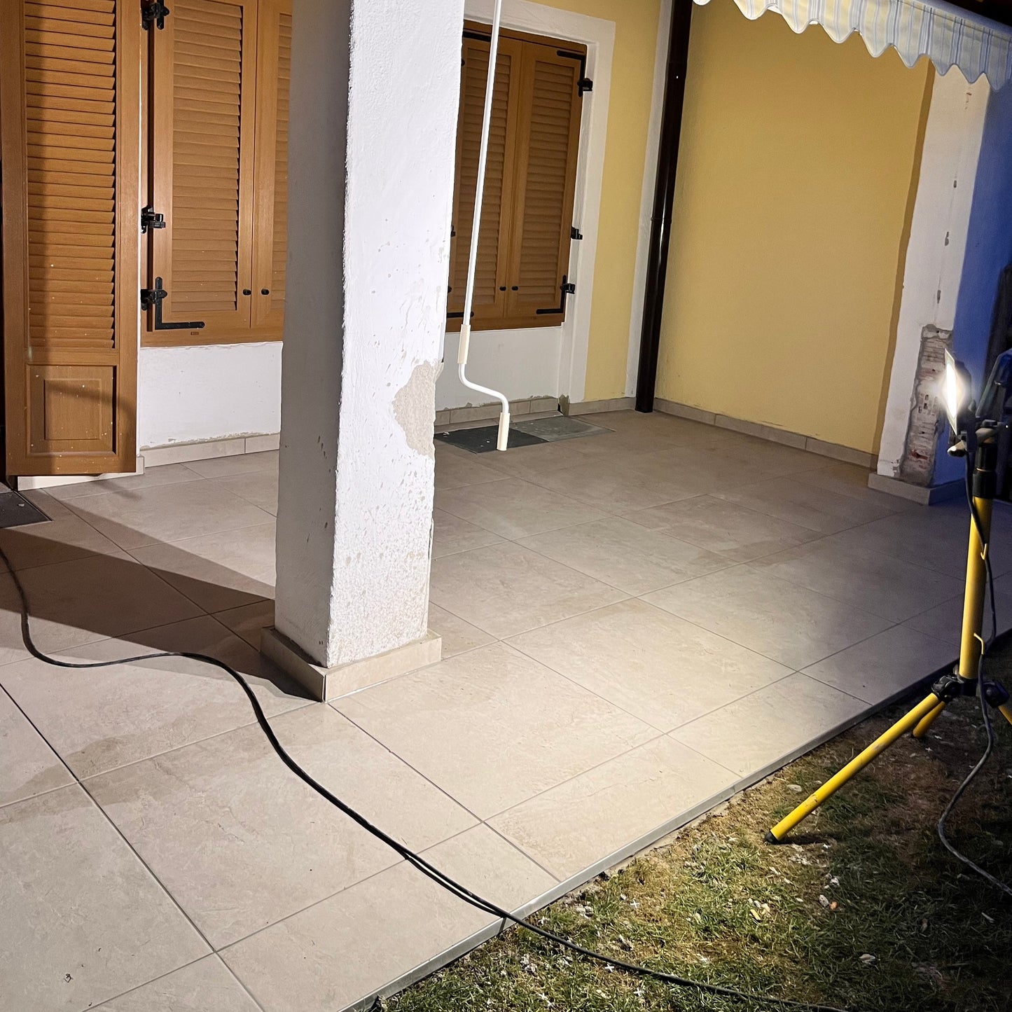 Terrassenplatten Devon tan Tau Ceramica 61X61X2 cm Zement-Optik