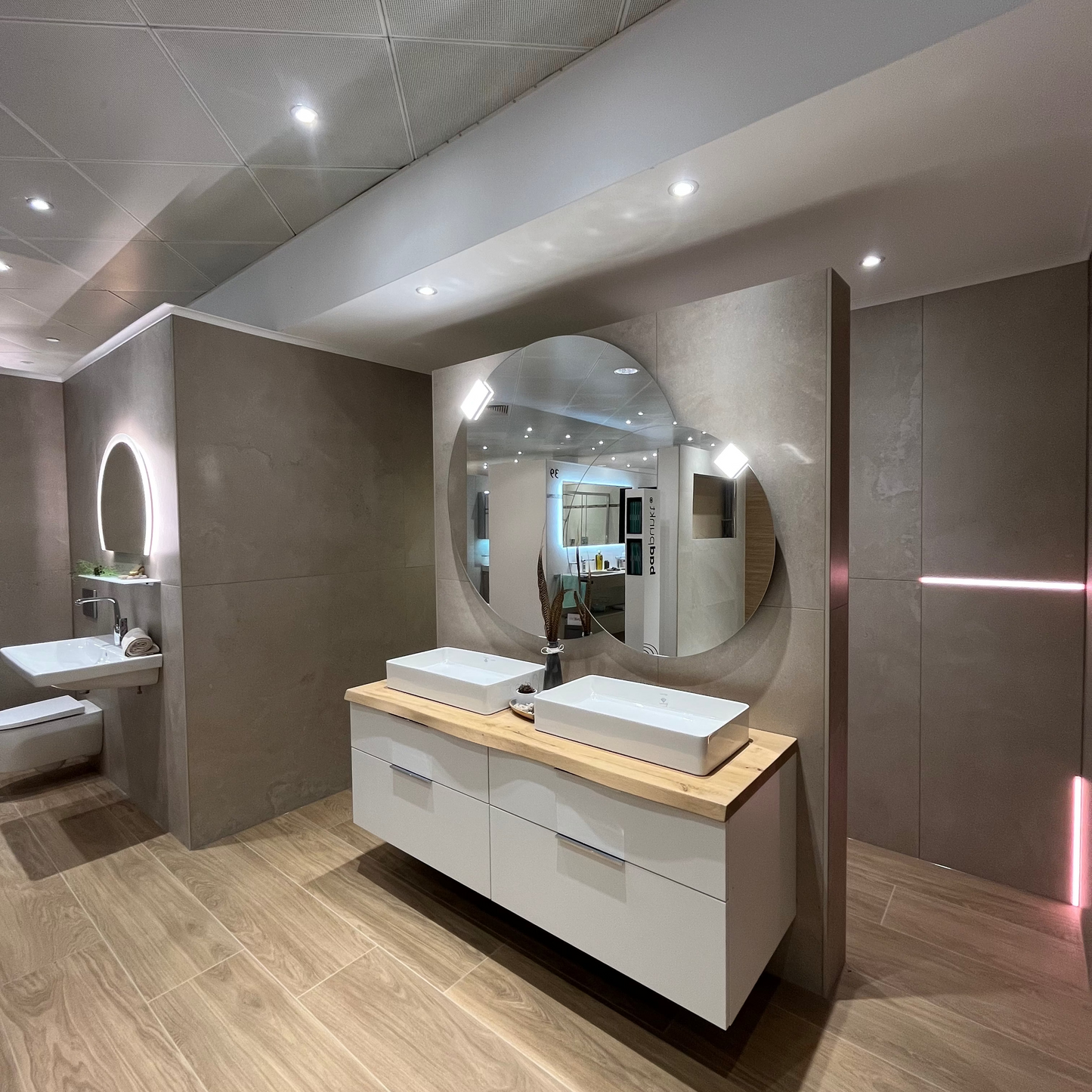 Serie Portlandstone Kalon und Lin Pamesa Ceramica - Ausstellung  Bad 53