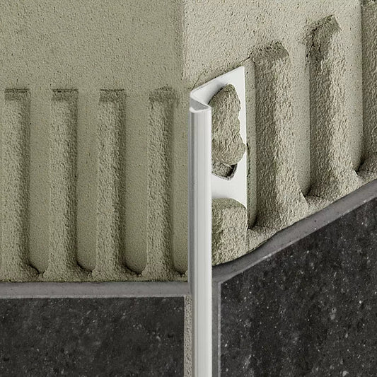 Schlüter-DECO-DE Profile - Abschlussprofil im 135°-Winkel an Fliesenbelägen