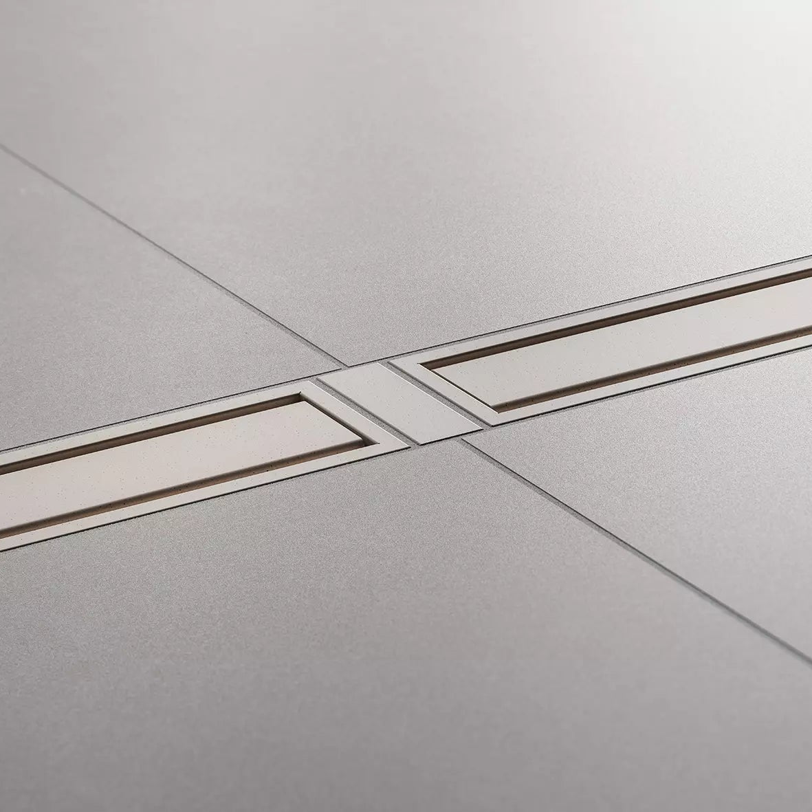 Schlüter-KERDI-LINE-FC - Edelstahlelement zur optischen Verbindung der Rost-/Rahmen-Einheiten bei der Reiheninstallation mehrerer Schlüter-KERDI-LINE