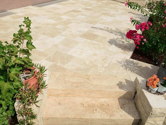 Travertin Rasenkante Toledo braun-beige 100 x 25 x 8  - für Terrassen und Garten