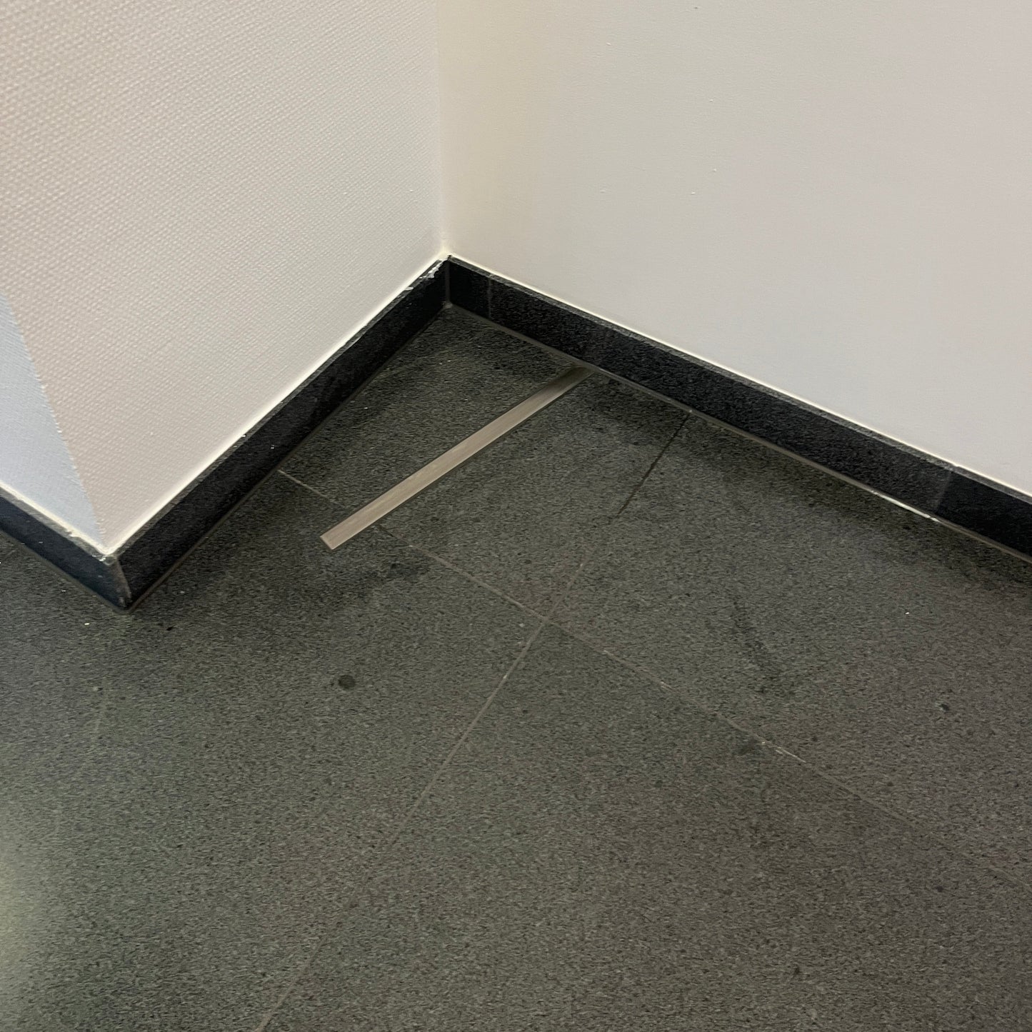 Naturstein Padang Dunkel – klassische Eleganz in Anthrazit